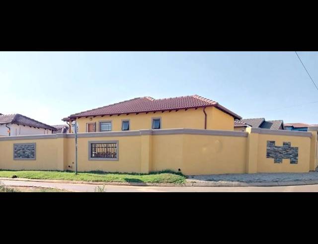 3 BEDROOM PROPERTY TO RENT IN DEVLAND